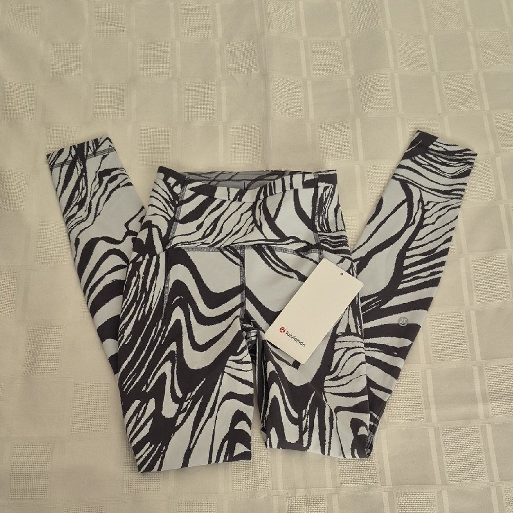 Lululemon Jacquard Black and White  Patterned Apparel